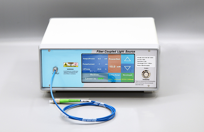 1570nm 400mW Tunable Fiber Laser Source SM DFB Laser Diode 1MHz FL-1570-1M-400-SM-B Desktop Type